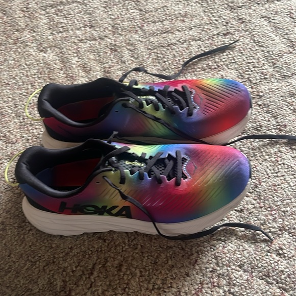 Men’s 9.5 Rainbow Rincon 3 Hokas Like new only worn twice - Picture 4 of 6